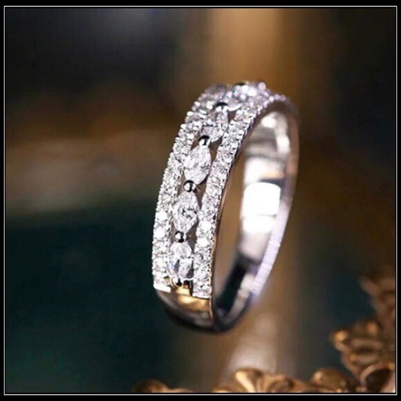 NEW 925 SILVER BRILLIANT SIMULATED DIAMOND ETERNITY BAND - Picture 5 of 6